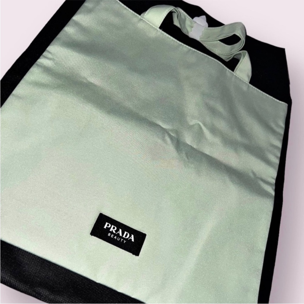 Prada - Picture 2 of 8